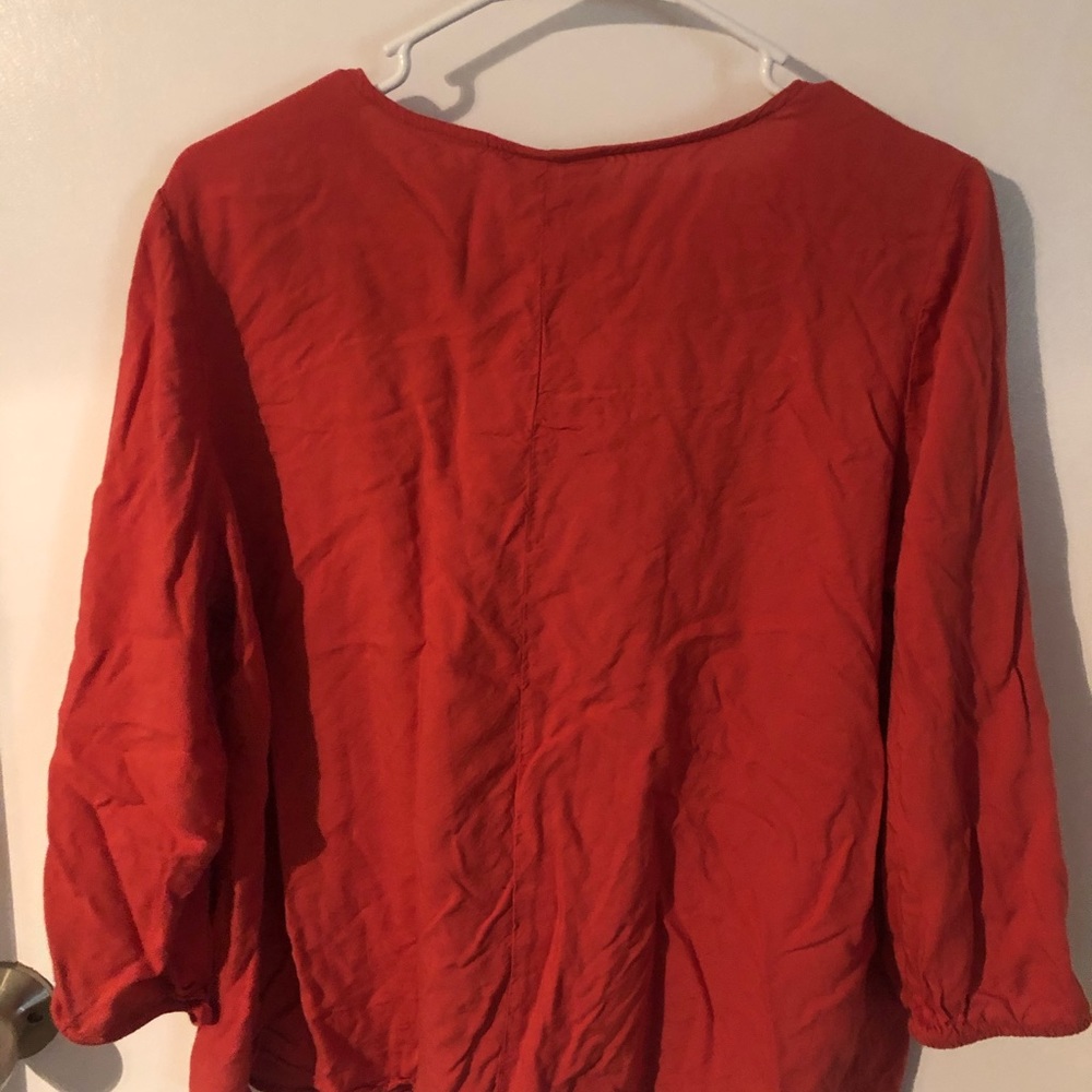 Red top - Picture 5 of 5